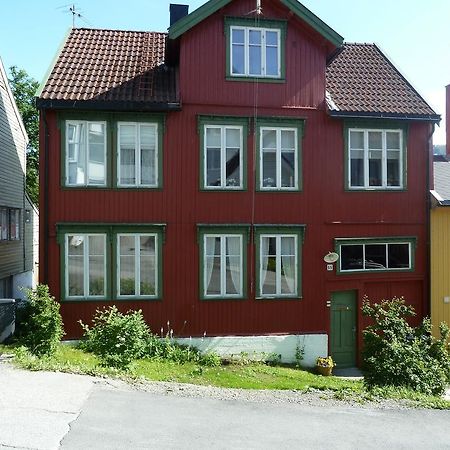 Red Old House Tromso Apartment Стая снимка