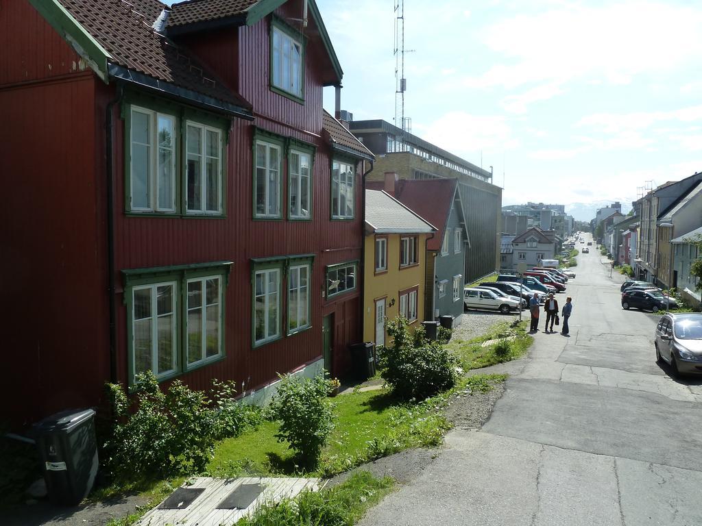 Red Old House Tromso Apartment Стая снимка
