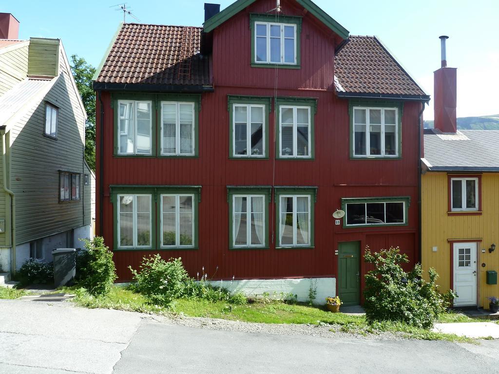 Red Old House Tromso Apartment Стая снимка